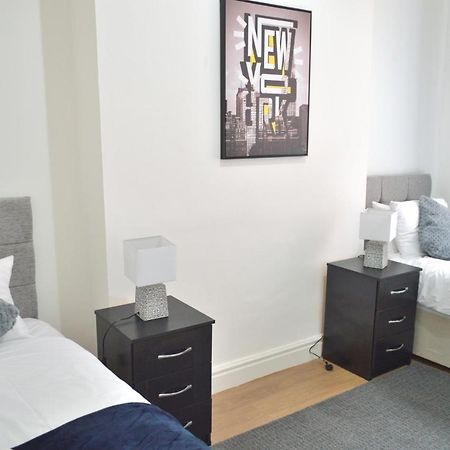 Beautiful Two-Bed Apartment With Driveway Parking Nottingham Dış mekan fotoğraf