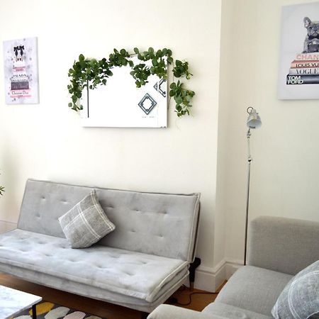 Beautiful Two-Bed Apartment With Driveway Parking Nottingham Dış mekan fotoğraf