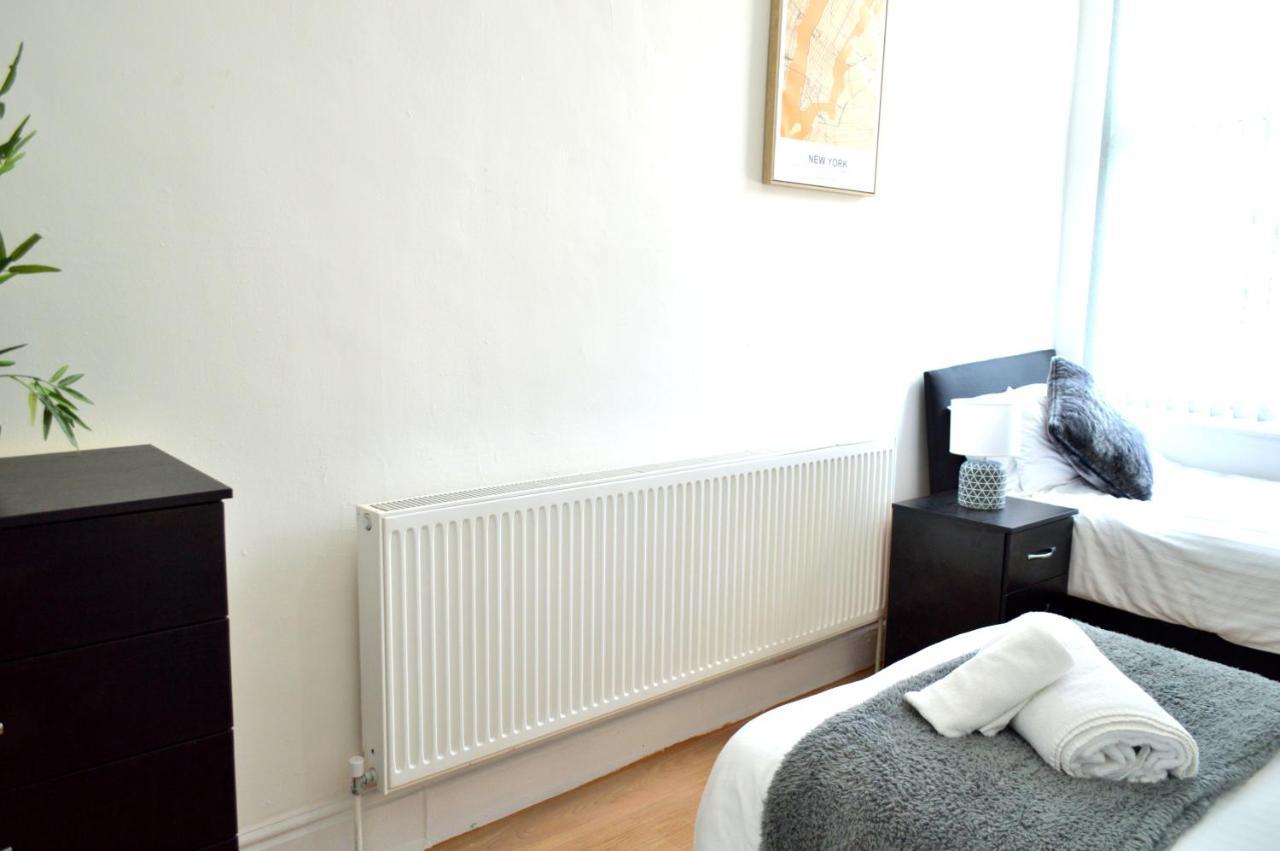 Beautiful Two-Bed Apartment With Driveway Parking Nottingham Dış mekan fotoğraf