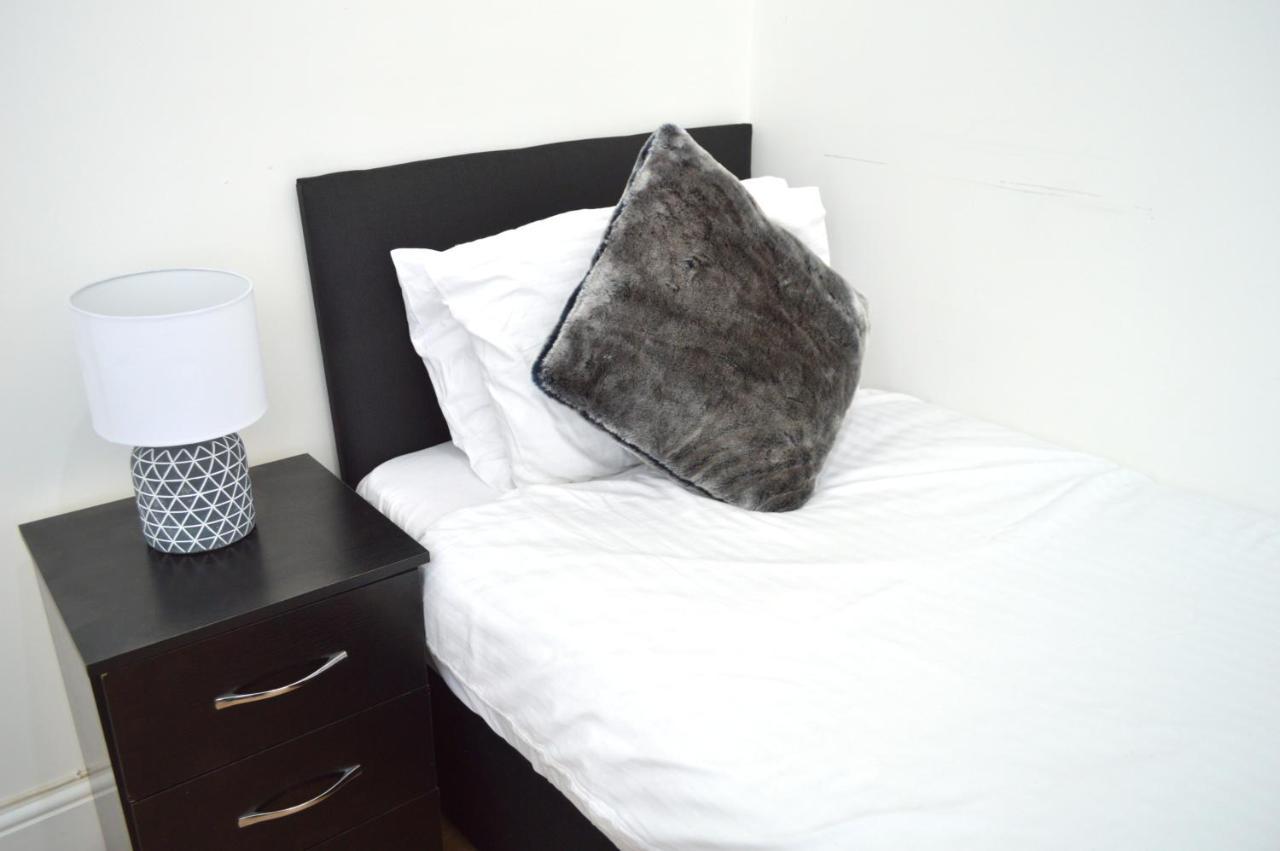 Beautiful Two-Bed Apartment With Driveway Parking Nottingham Dış mekan fotoğraf