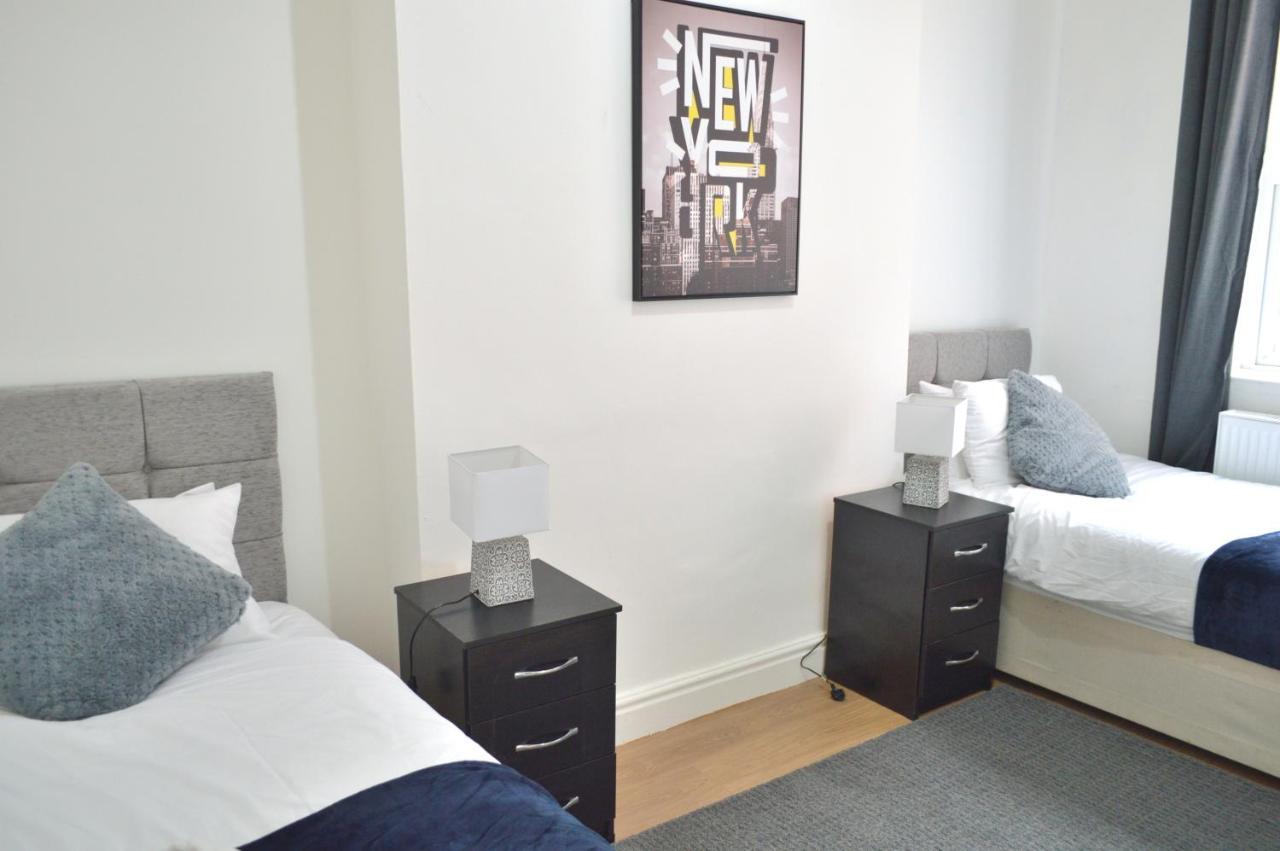 Beautiful Two-Bed Apartment With Driveway Parking Nottingham Dış mekan fotoğraf