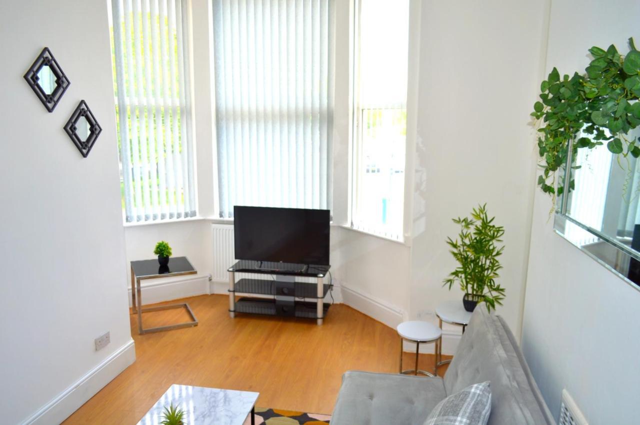 Beautiful Two-Bed Apartment With Driveway Parking Nottingham Dış mekan fotoğraf