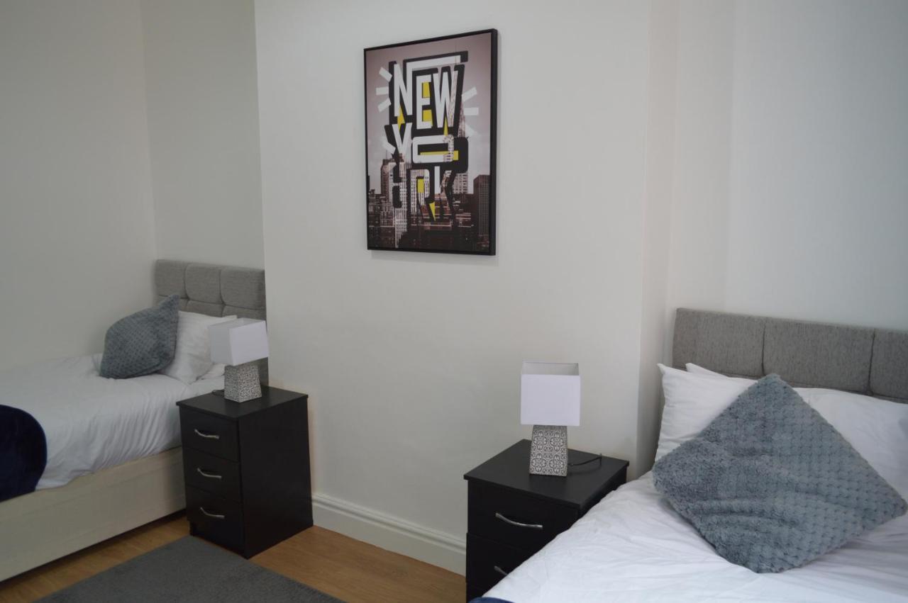 Beautiful Two-Bed Apartment With Driveway Parking Nottingham Dış mekan fotoğraf