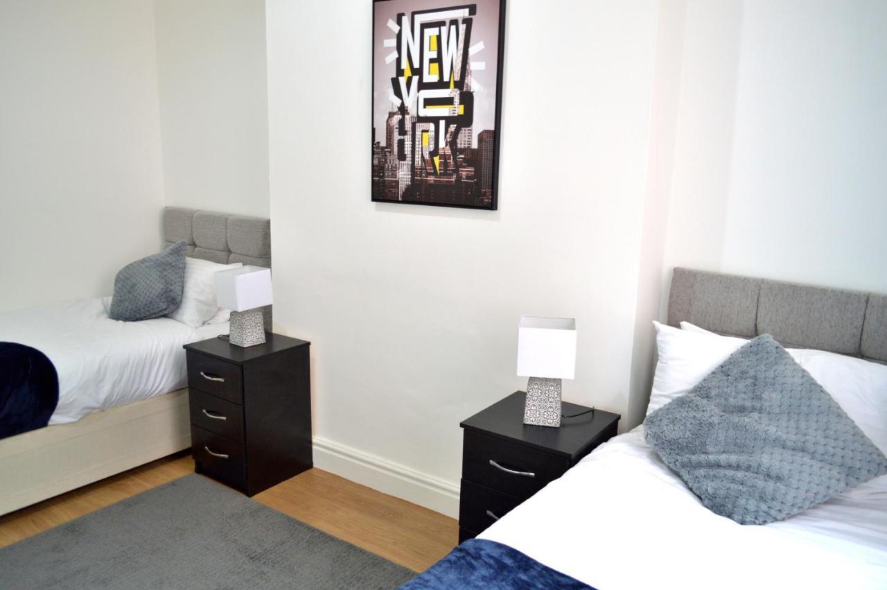 Beautiful Two-Bed Apartment With Driveway Parking Nottingham Dış mekan fotoğraf