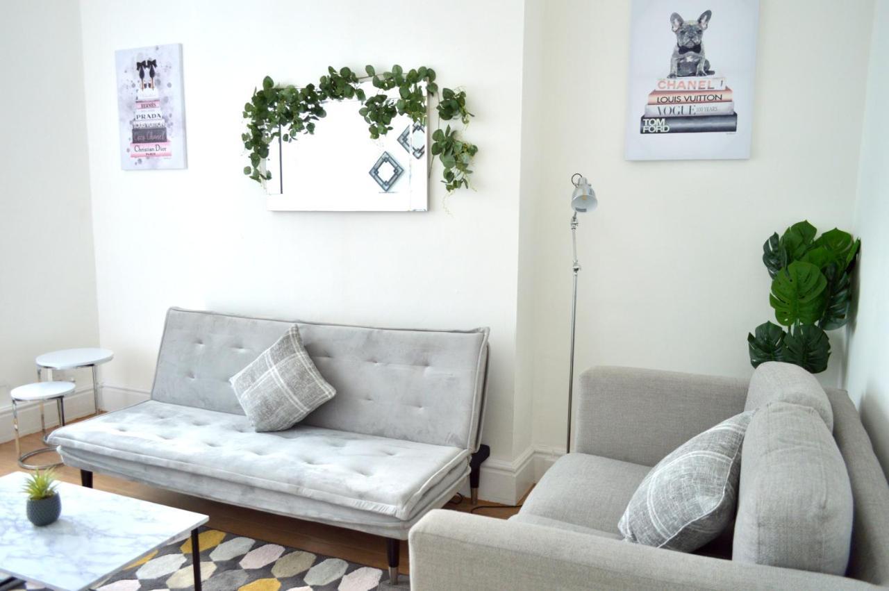 Beautiful Two-Bed Apartment With Driveway Parking Nottingham Dış mekan fotoğraf
