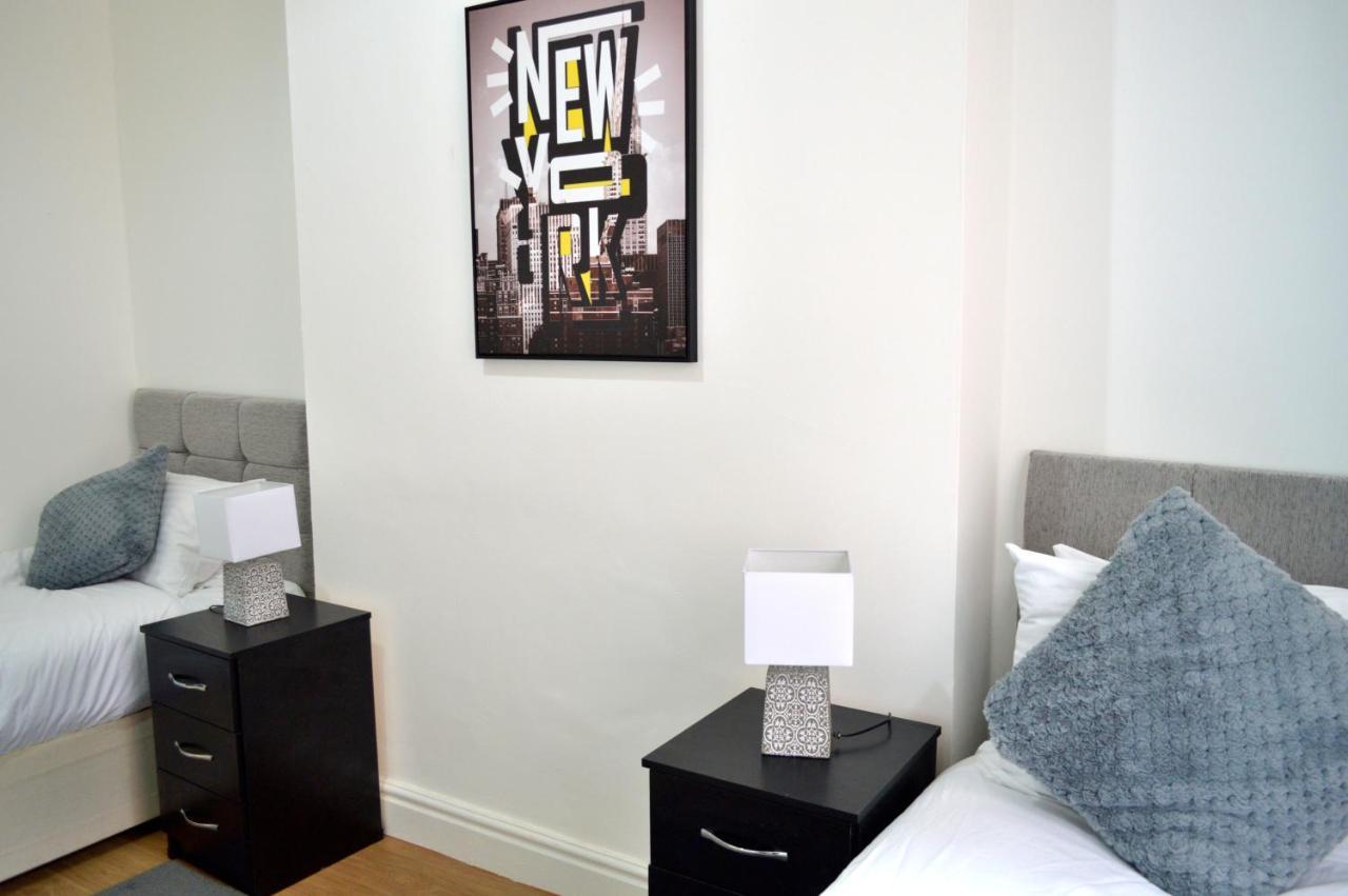 Beautiful Two-Bed Apartment With Driveway Parking Nottingham Dış mekan fotoğraf