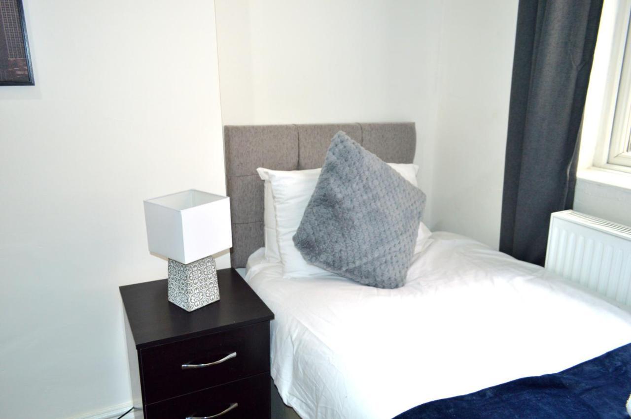Beautiful Two-Bed Apartment With Driveway Parking Nottingham Dış mekan fotoğraf
