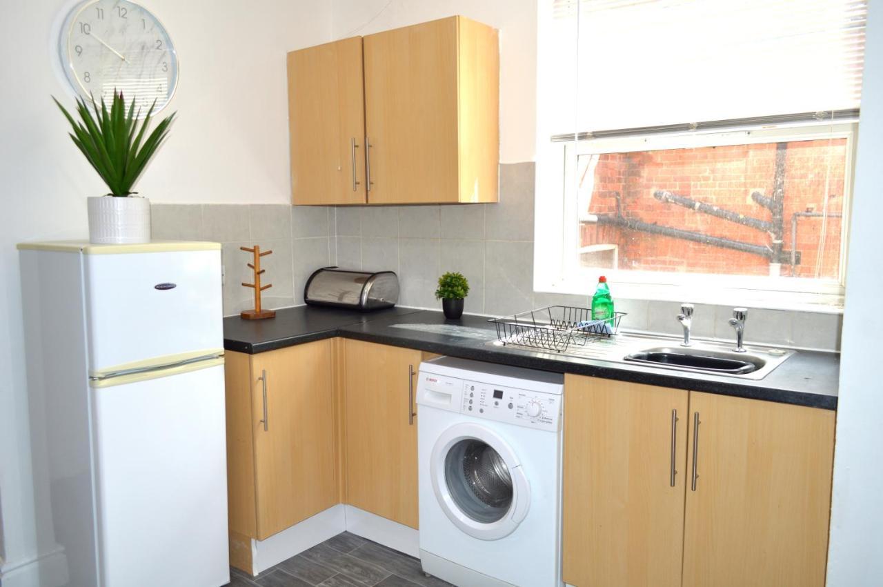 Beautiful Two-Bed Apartment With Driveway Parking Nottingham Dış mekan fotoğraf