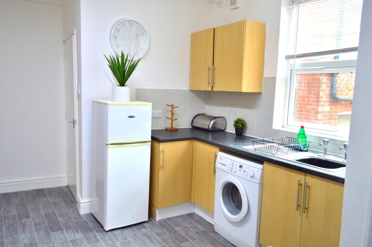 Beautiful Two-Bed Apartment With Driveway Parking Nottingham Dış mekan fotoğraf
