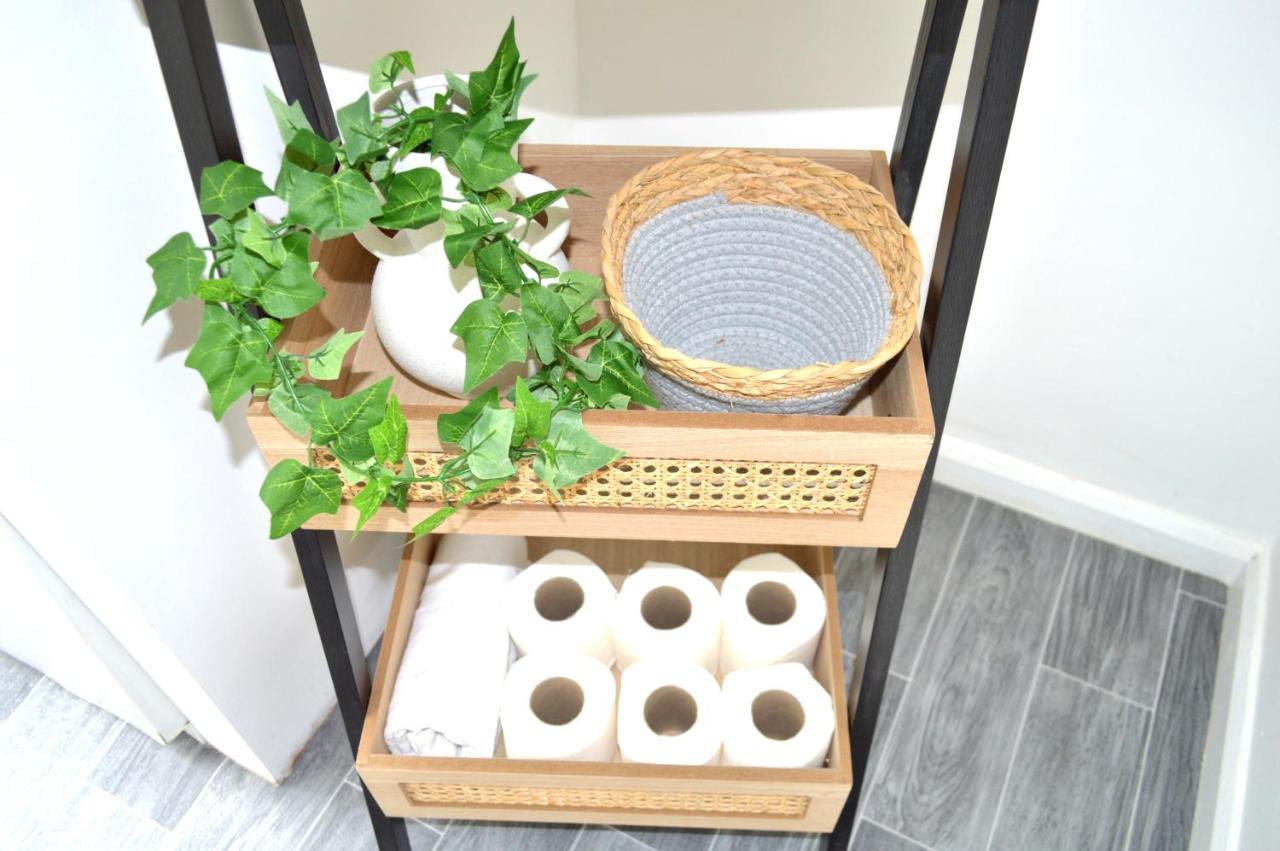 Beautiful Two-Bed Apartment With Driveway Parking Nottingham Dış mekan fotoğraf