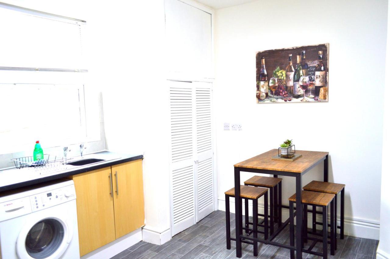 Beautiful Two-Bed Apartment With Driveway Parking Nottingham Dış mekan fotoğraf