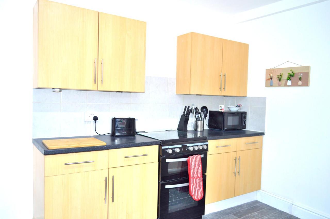 Beautiful Two-Bed Apartment With Driveway Parking Nottingham Dış mekan fotoğraf