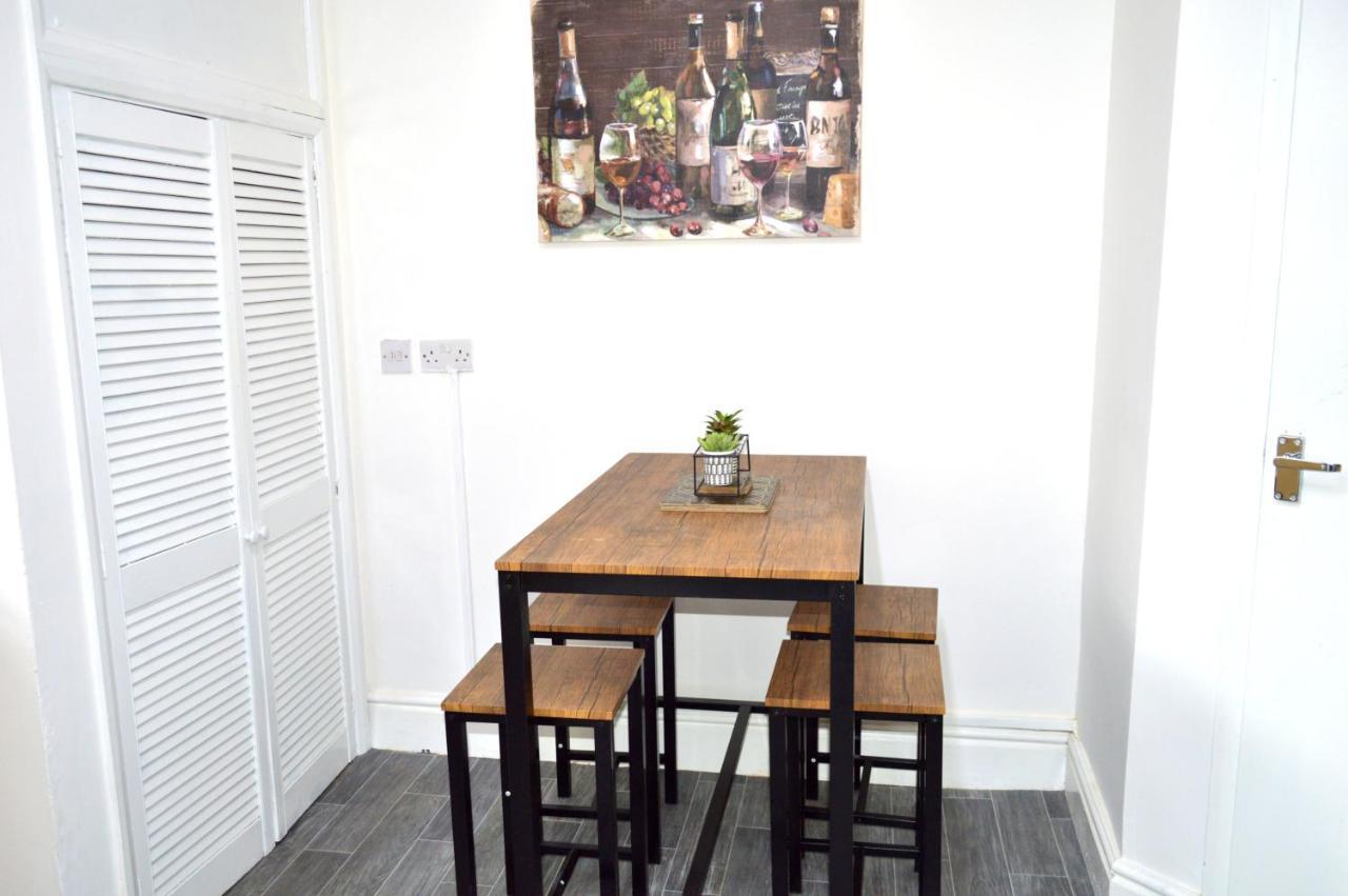 Beautiful Two-Bed Apartment With Driveway Parking Nottingham Dış mekan fotoğraf