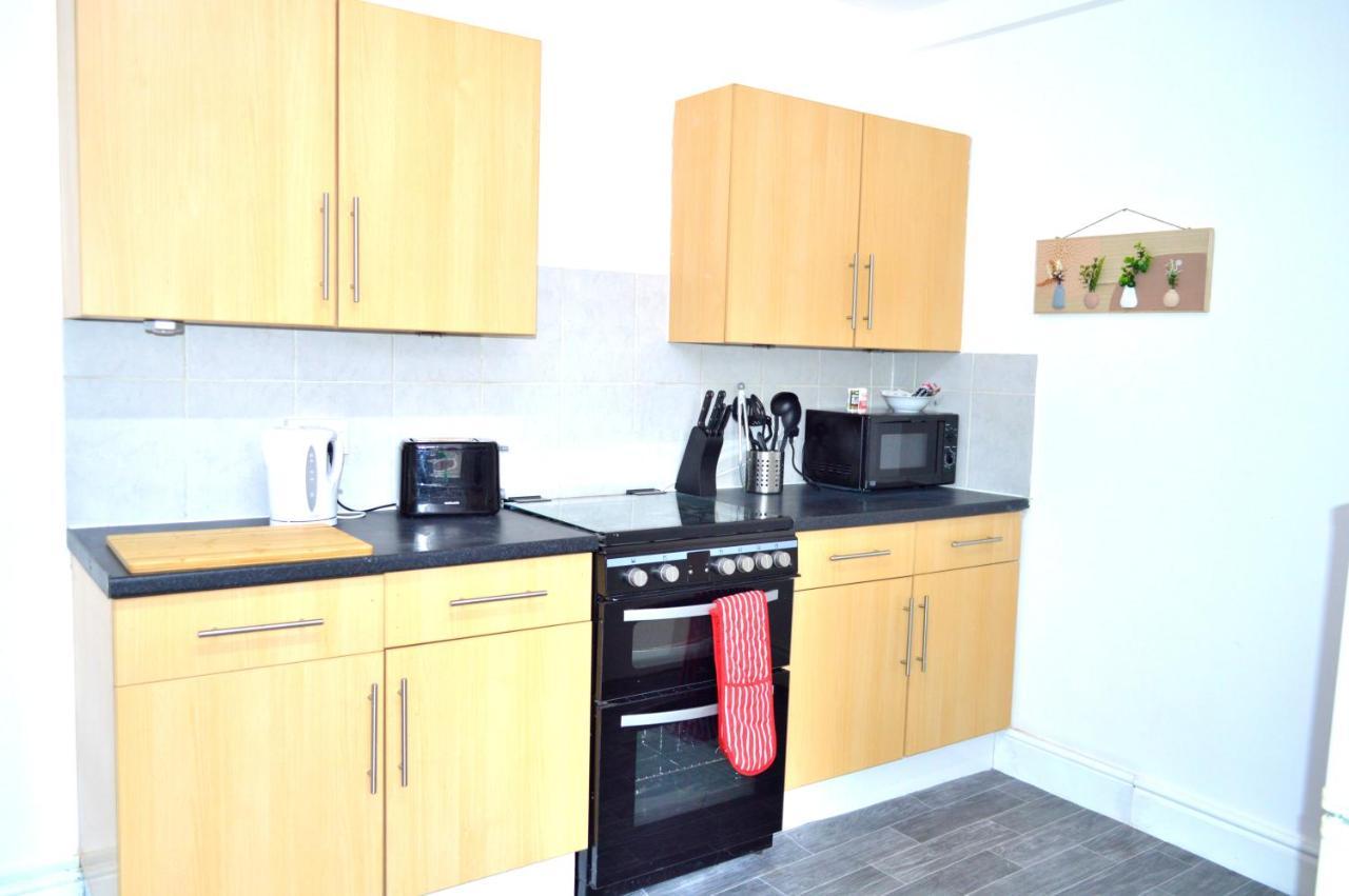 Beautiful Two-Bed Apartment With Driveway Parking Nottingham Dış mekan fotoğraf