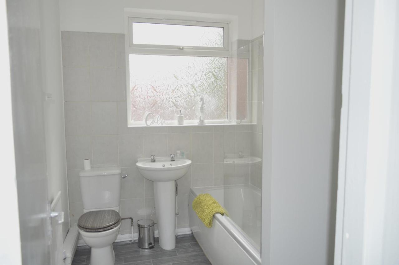 Beautiful Two-Bed Apartment With Driveway Parking Nottingham Dış mekan fotoğraf